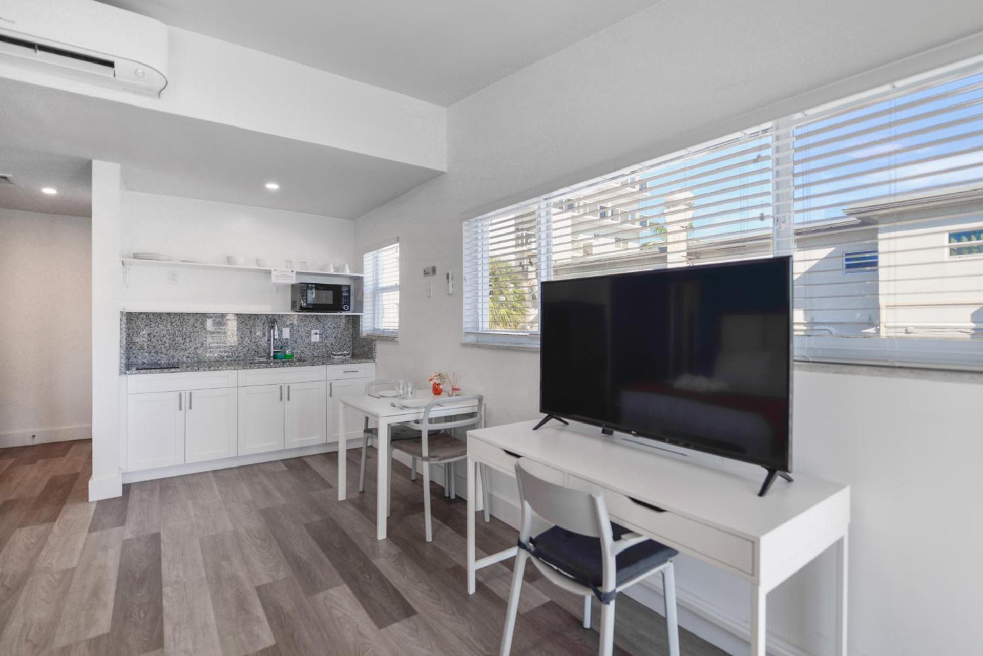 Spacious Studio With Balcony And Parking At The Beach -M46 ฮอลลีวูด ภายนอก รูปภาพ
